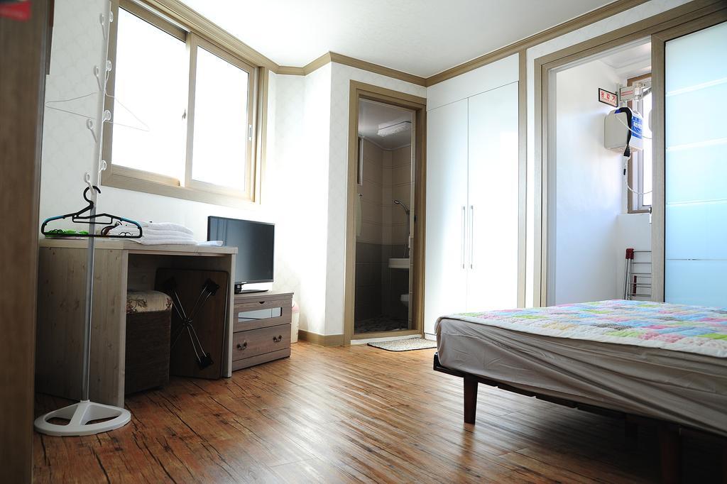 The 1St Andong Hostel Exteriör bild